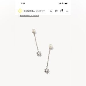 NWT Kendra Scott Leighton Silver Pearl Linear Earrings in White Pearl.